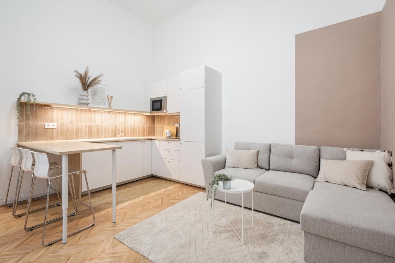 K10 - Kazinczy Street Heritage Suite - Best Location By Bqa Budapest Exterior foto